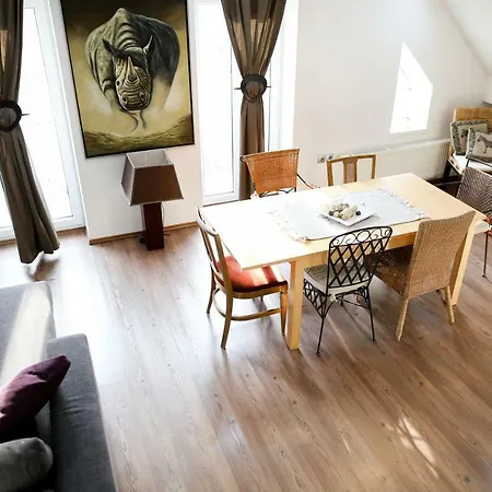 Tristan Apartment *